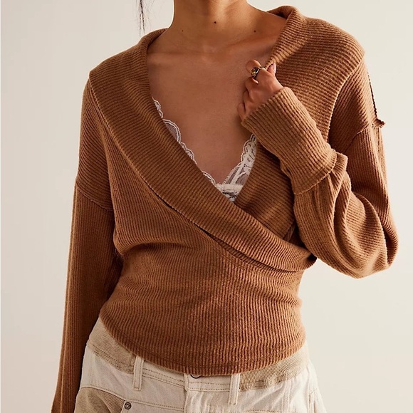 NEW Free People We The Free Hold Me
Close Pullover - Picture 3 of 12